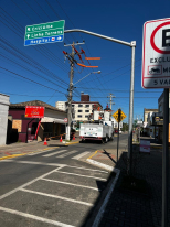 Manutenção preventiva no Centro de Morro da Fumaça é executada com caminhão Linha Viva 