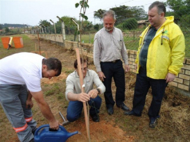 Entrega de prêmios, doação de mudas de árvores e plantio marcam o Dia da Árvore na Cermoful