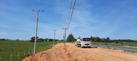 Cermoful desloca rede elétrica em obras da SC-442