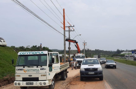 Cermoful desloca posteamento para obras de ampliação de rodovia na Linha Batista