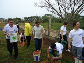 Entrega de prêmios, doação de mudas de árvores e plantio marcam o Dia da Árvore na Cermoful