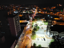 Cermoful ilumina praça da Igreja Matriz São Roque