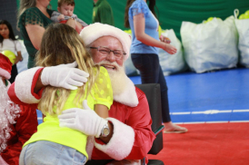 Comunidade celebra a magia do Natal Cermoful com emoção, prêmios e muita música