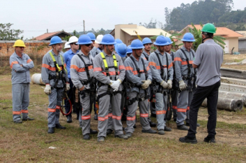 Colaboradores da Cermoful preparados para o trabalho em altura