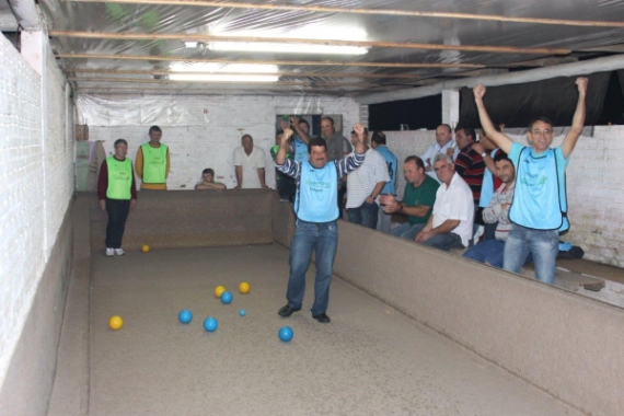 Copa Cermoful de bocha movimenta comunidades