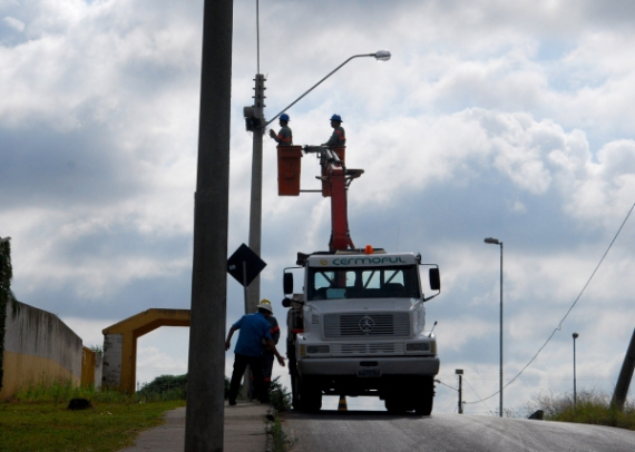 Revitalização de iluminação pública no PV