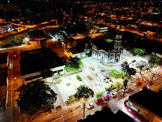 Cermoful ilumina praça da Igreja Matriz São Roque